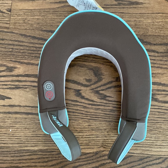 Like new! Homedics neck and shoulder messager with heat - Picture 4 of 5